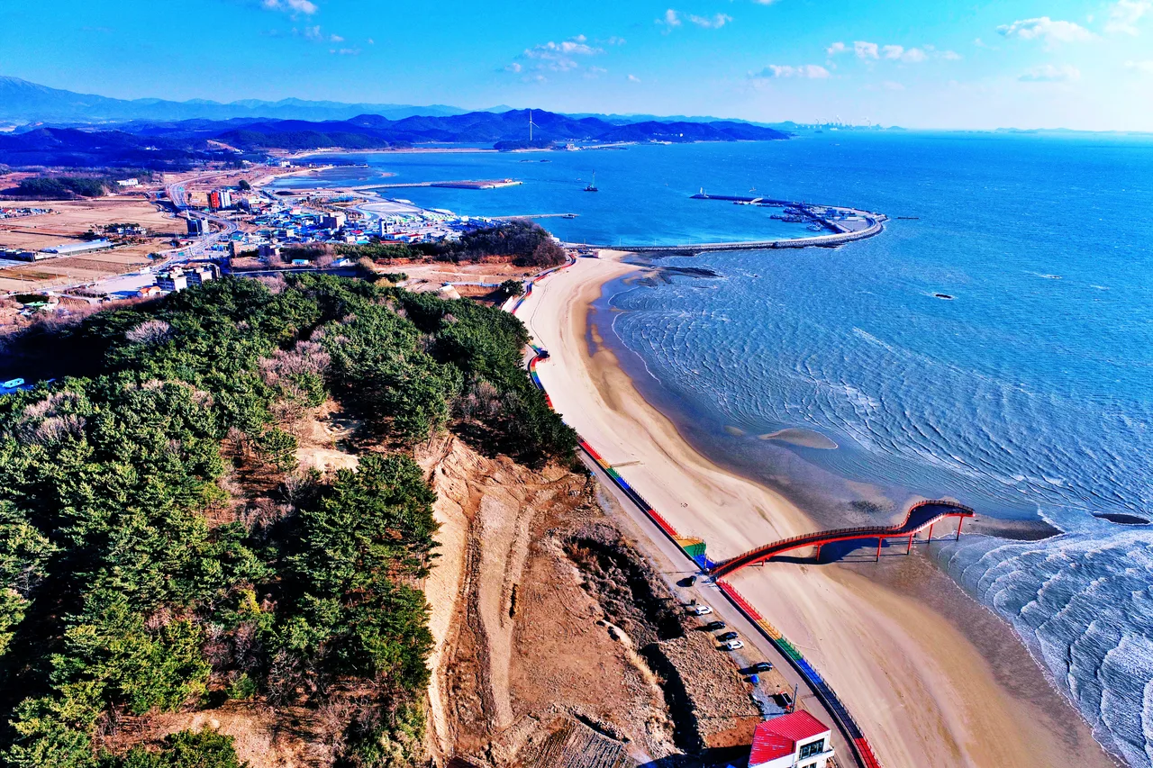 충남 홍성 남당항 인근 해안 항공 전경