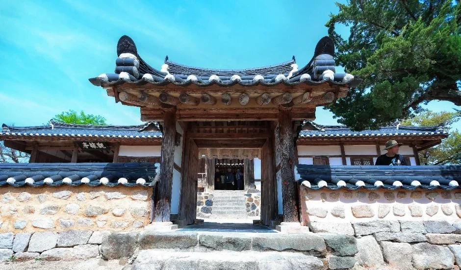 양동마을 고택의 대문