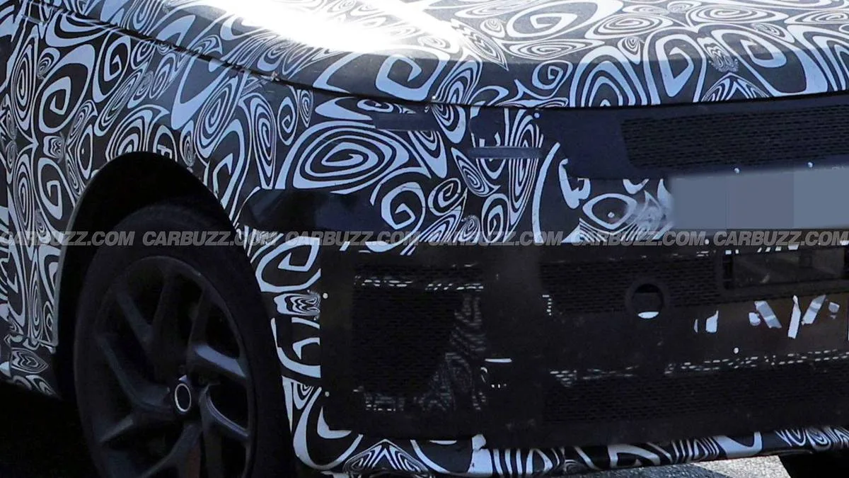 "이 정도로 BMW X5를 넘을 수 있을까"… 레인지로버 스포츠 페이스리프트 스파이샷 포착