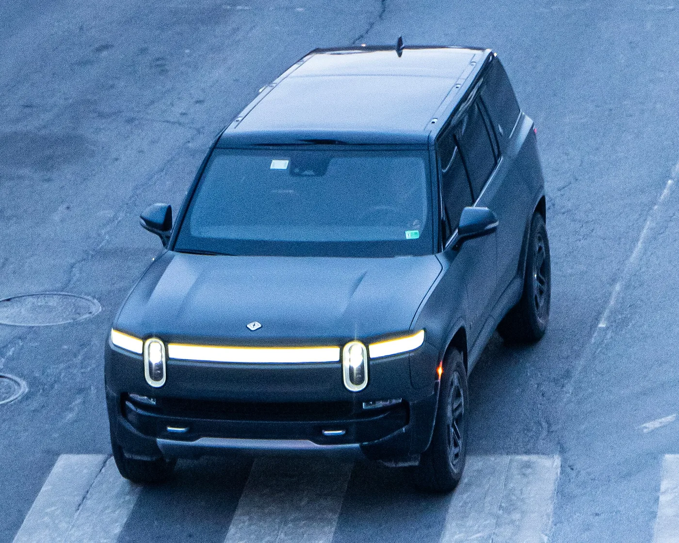 리비안 R1S
