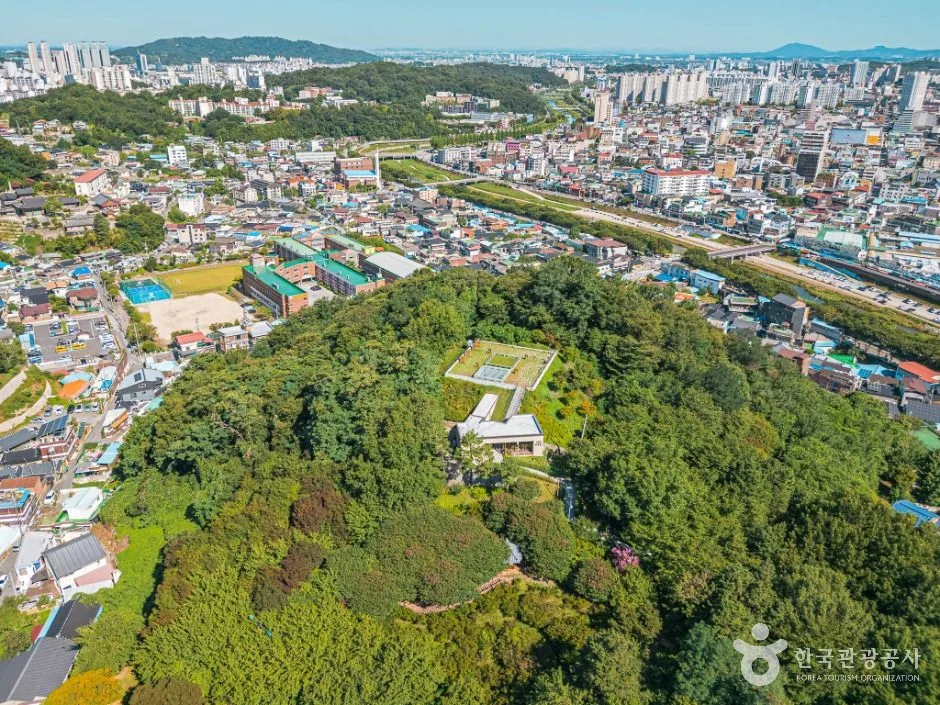 완산공원 일대 항공 사진과 전주 시가지