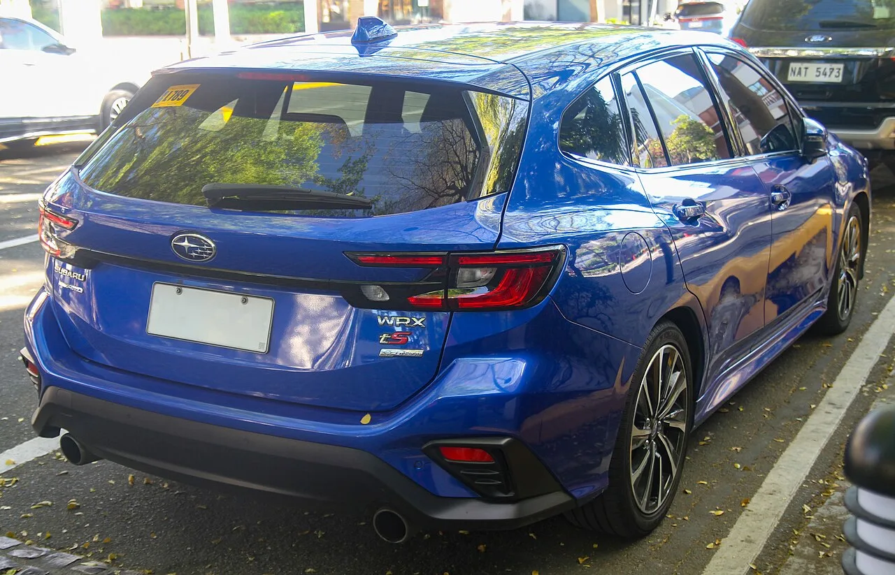 스바루 WRX 왜건 후면