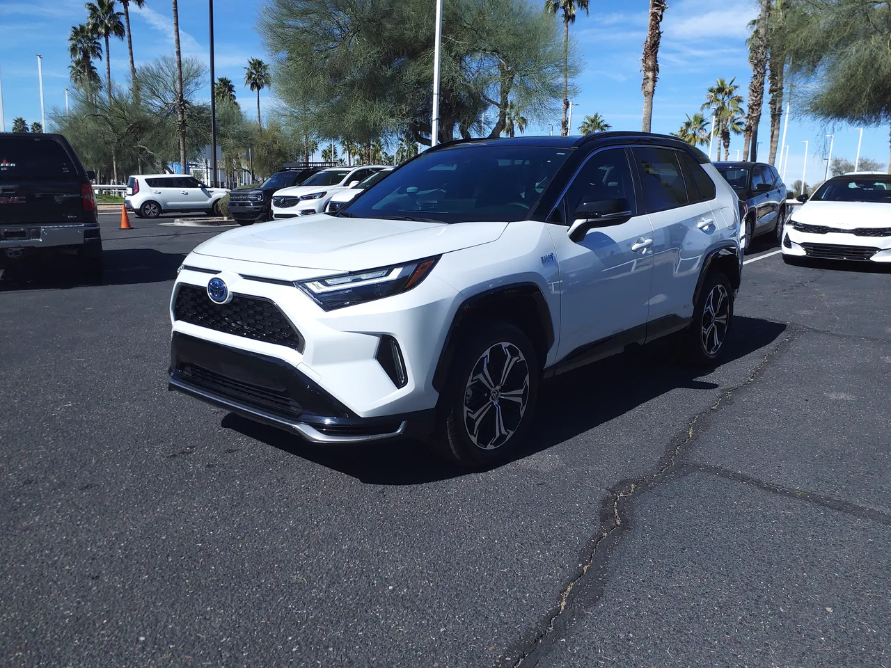 토요타 RAV4 프라임 XSE 트림 전측면, GR 스포츠보다 절제된 디자인