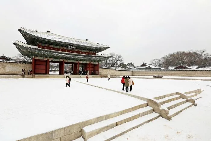 창덕궁 정문 돈화문 전경