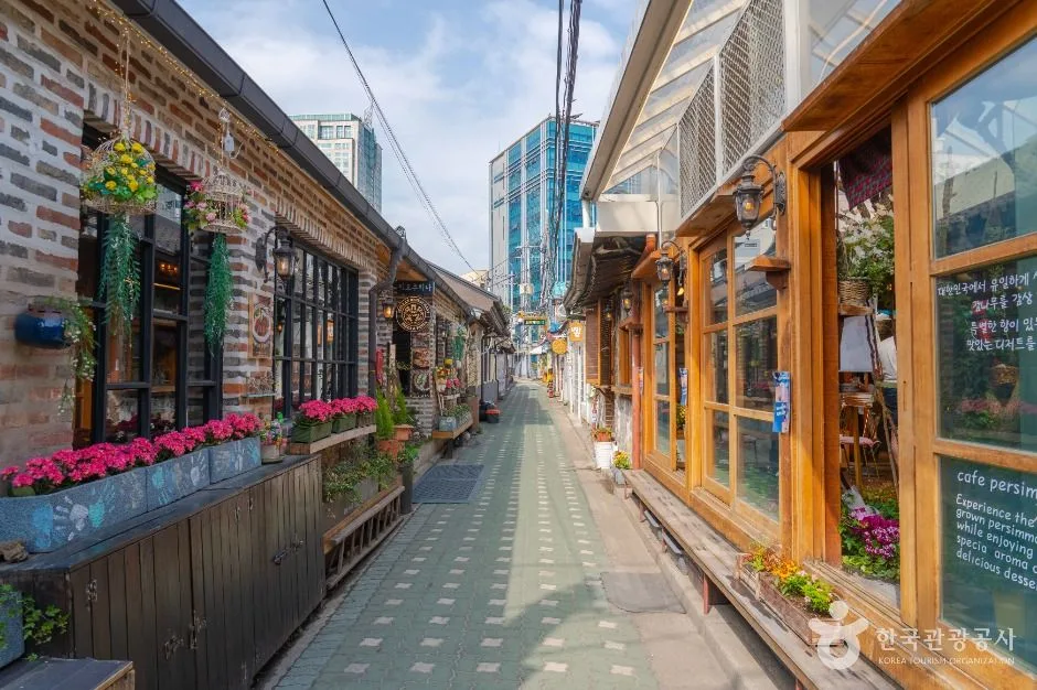 종로 익선동 한옥 골목
