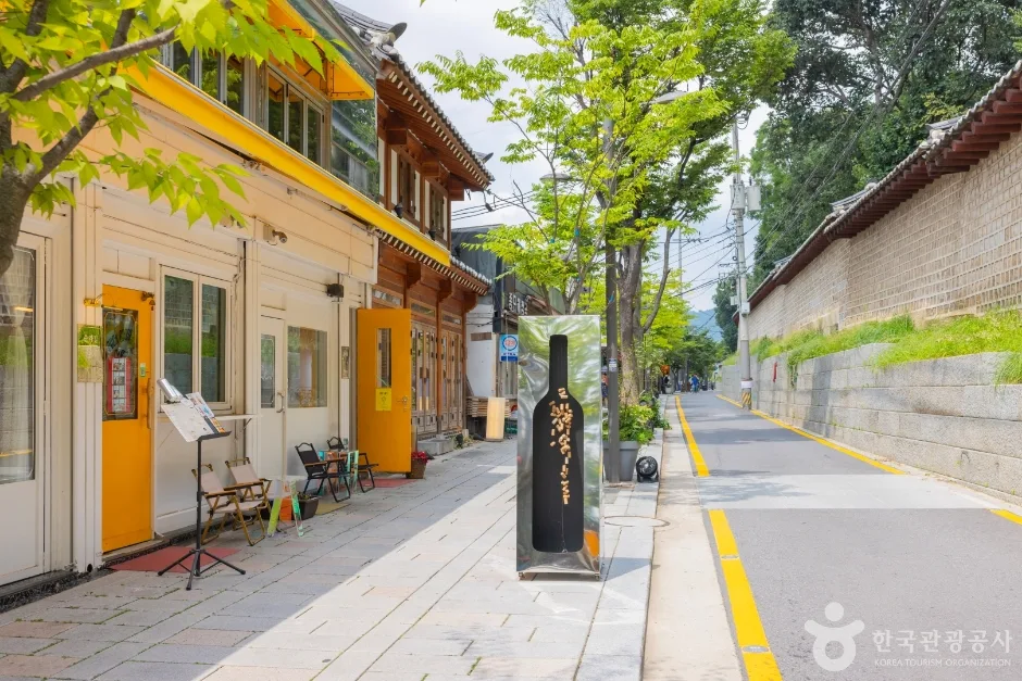 "돌담길 옆에 차 세울 곳이 없습니다"… 서순라길 가는 법