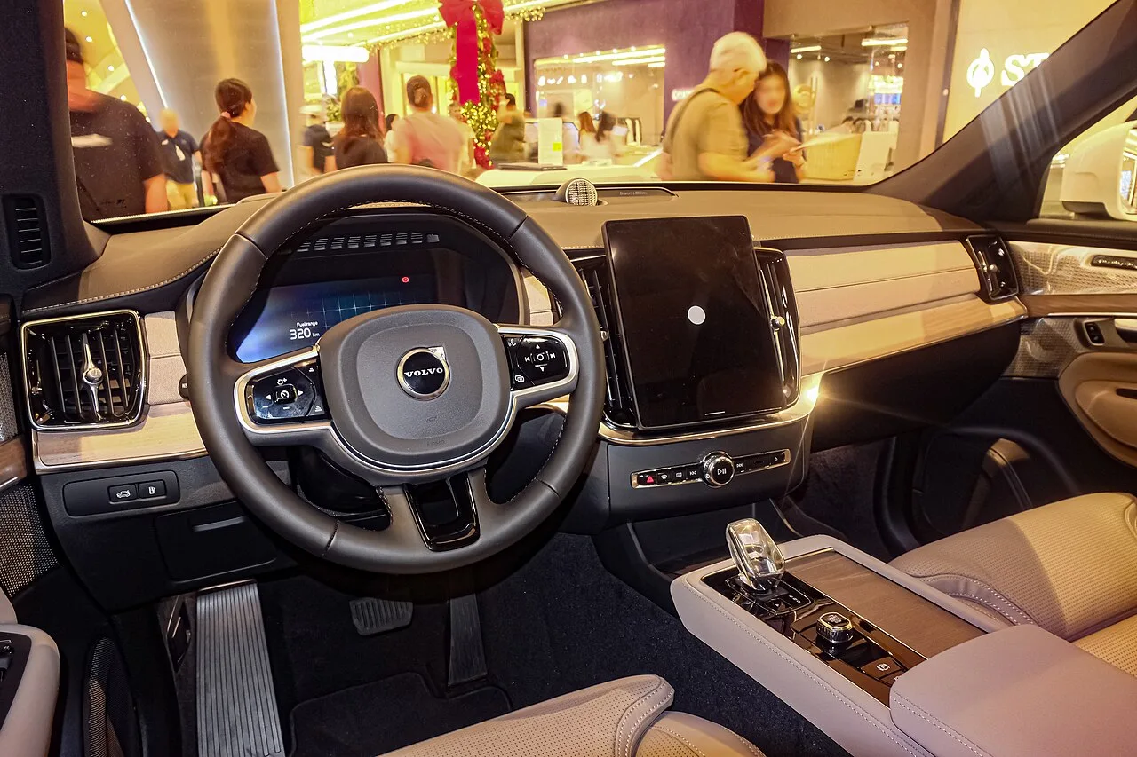 볼보 XC90 T8 리차지 실내 사진 (자료사진)