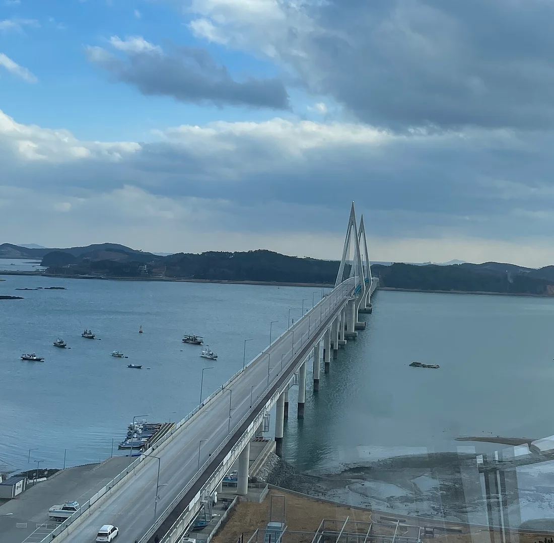 영목항 전망대에서 바라본 원산안면대교와 바다