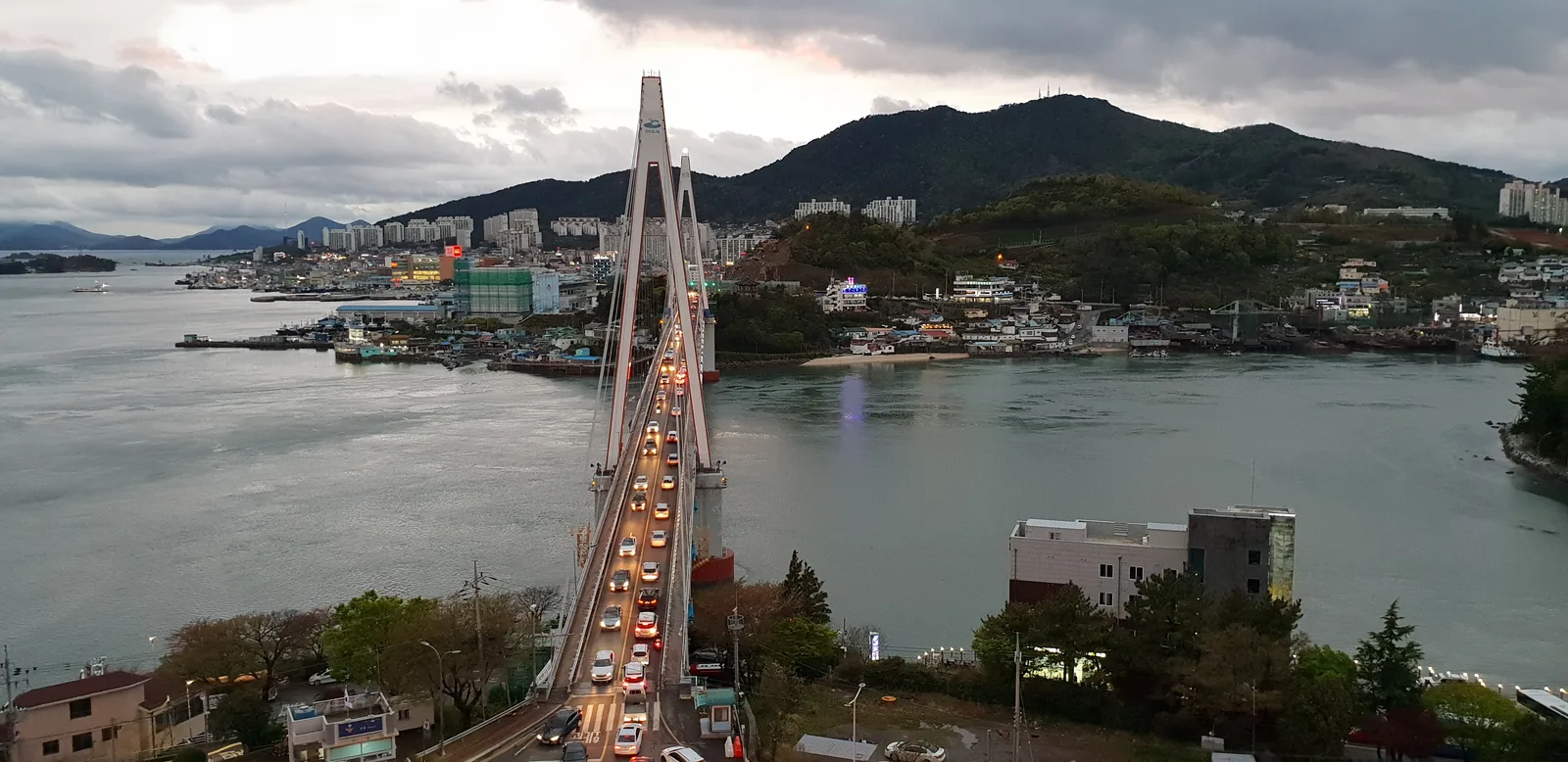 돌산공원도, 오동도도 주차는 1시간 무료입니다 — 그다음이 갈립니다